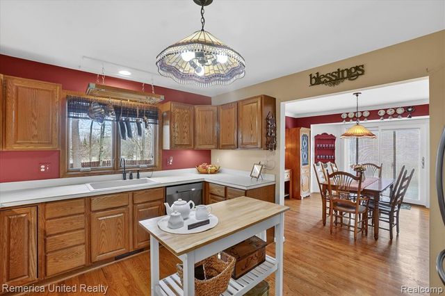 660 E Allen Road, Howell, MI 48855