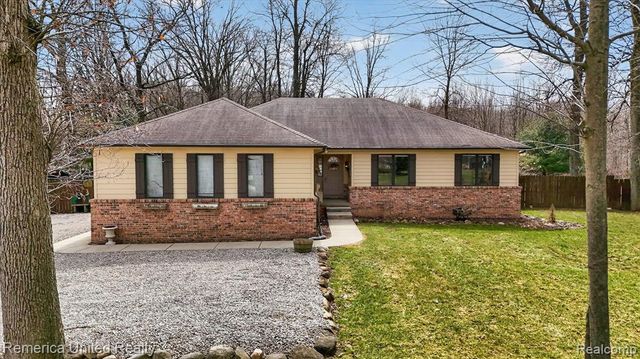 660 E Allen Road, Howell, MI 48855