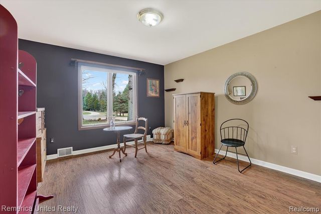 660 E Allen Road, Howell, MI 48855