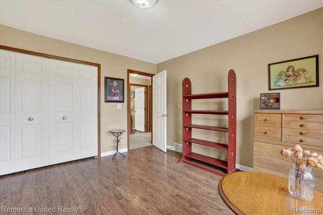 660 E Allen Road, Howell, MI 48855