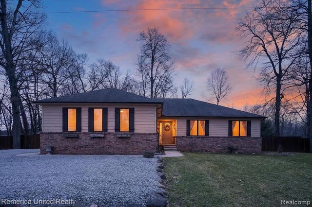 660 E Allen Road, Howell, MI 48855