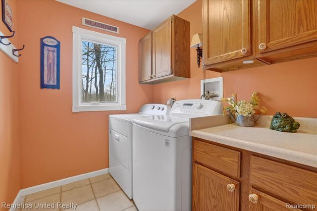 660 E Allen Road, Howell, MI 48855