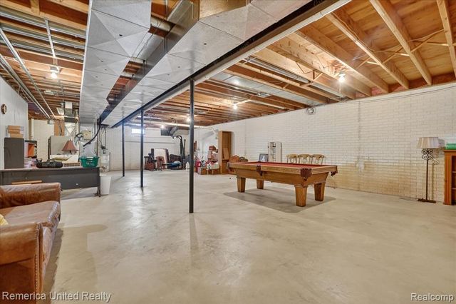 660 E Allen Road, Howell, MI 48855