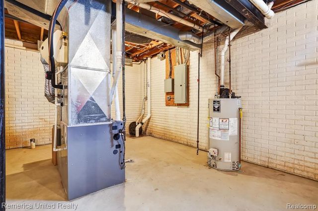 660 E Allen Road, Howell, MI 48855