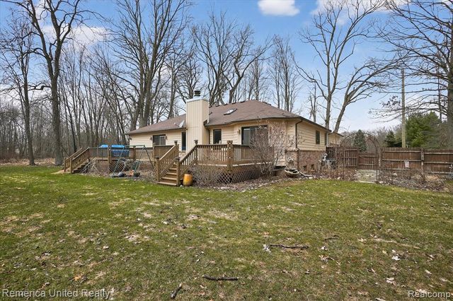 660 E Allen Road, Howell, MI 48855