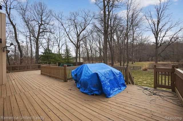 660 E Allen Road, Howell, MI 48855