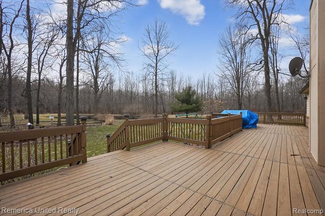 660 E Allen Road, Howell, MI 48855