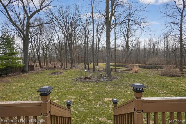 660 E Allen Road, Howell, MI 48855