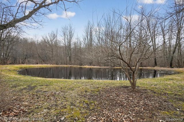 660 E Allen Road, Howell, MI 48855