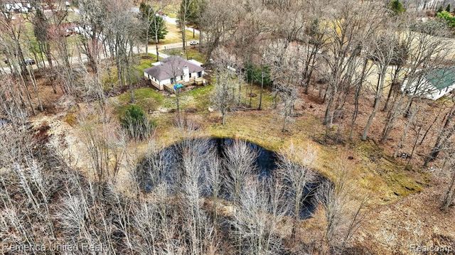 660 E Allen Road, Howell, MI 48855