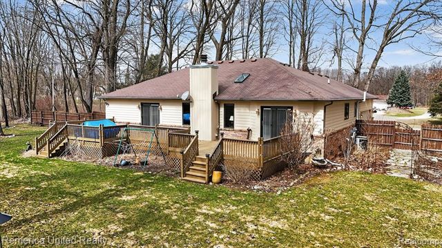 660 E Allen Road, Howell, MI 48855