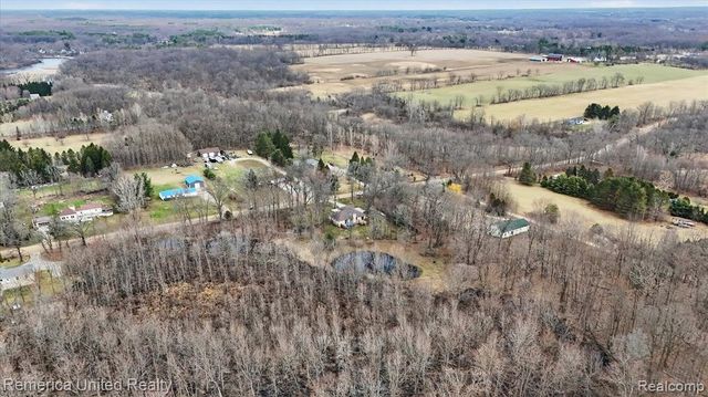 660 E Allen Road, Howell, MI 48855