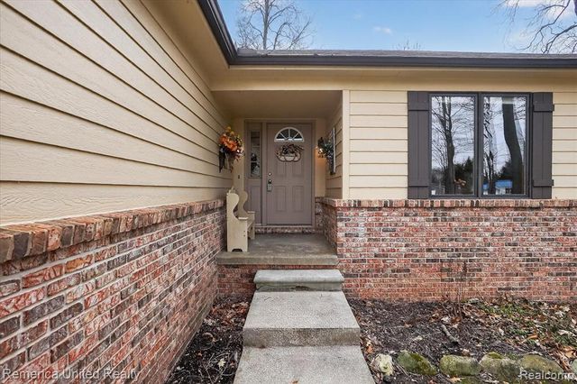 660 E Allen Road, Howell, MI 48855