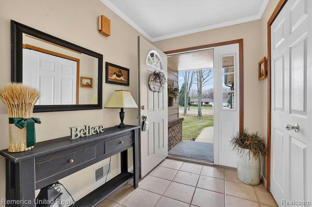 660 E Allen Road, Howell, MI 48855