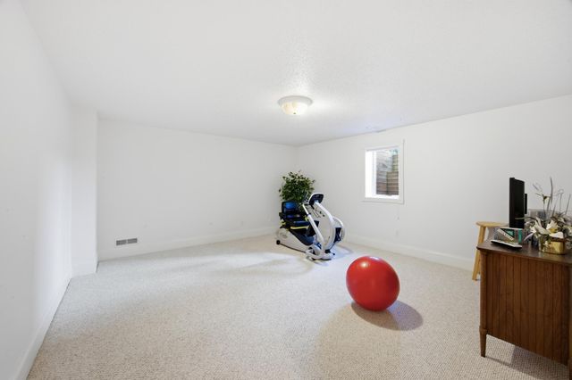 4233 Timberline Drive S, Fargo, ND 58104