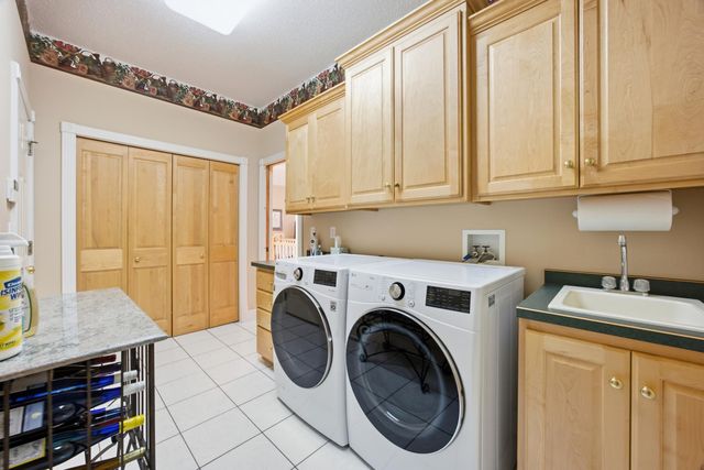 4233 Timberline Drive S, Fargo, ND 58104