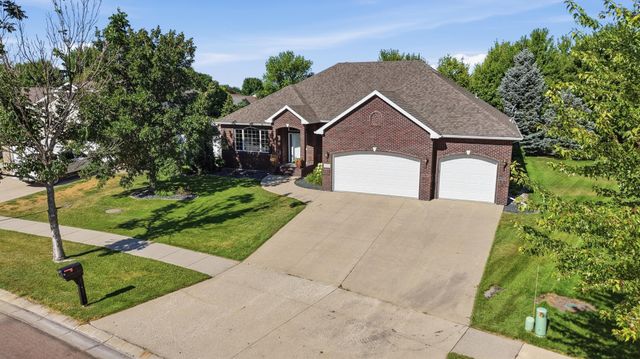 4233 Timberline Drive S, Fargo, ND 58104