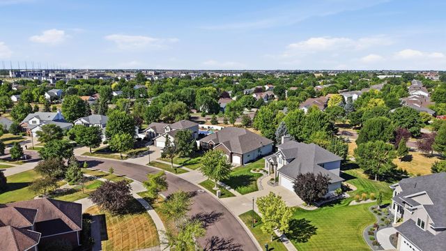 4233 Timberline Drive S, Fargo, ND 58104