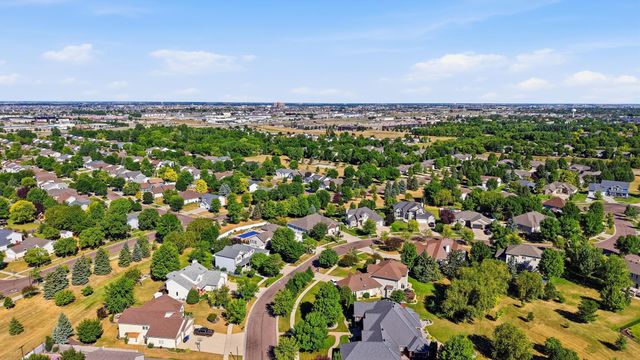 4233 Timberline Drive S, Fargo, ND 58104