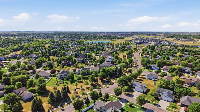 4233 Timberline Drive S, Fargo, ND 58104