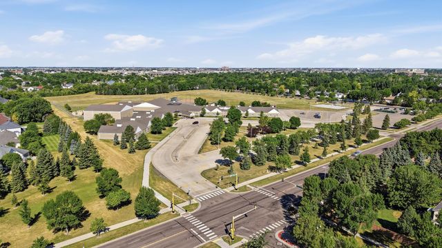 4233 Timberline Drive S, Fargo, ND 58104