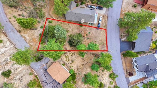 1050 Rivera Drive, Wrightwood, CA 92397