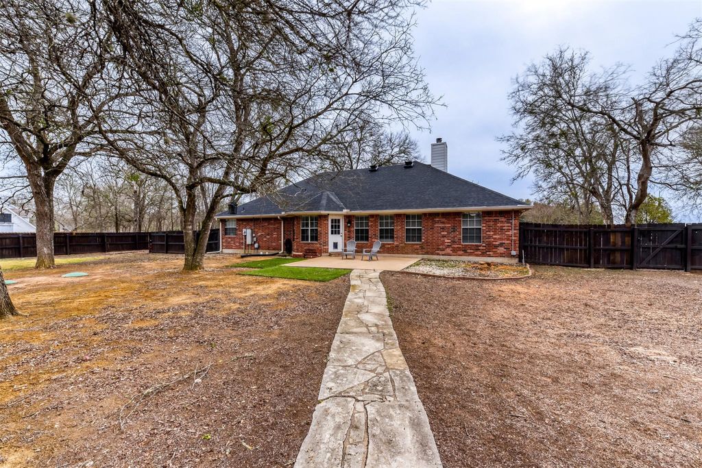 104 Spring BR, Bastrop, TX 78602