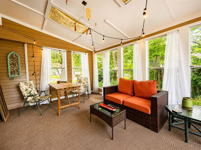 211 E Sycamore Street, Three Oaks, MI 49128