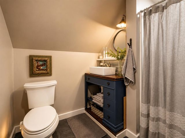 211 E Sycamore Street, Three Oaks, MI 49128