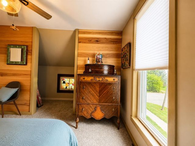 211 E Sycamore Street, Three Oaks, MI 49128