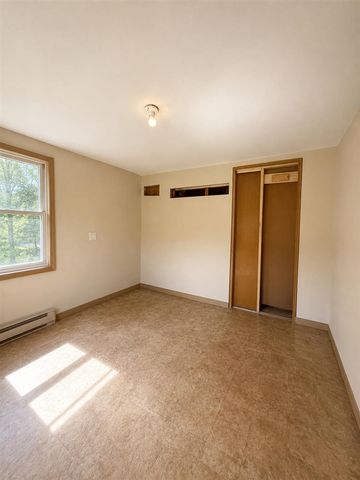 211 E Sycamore Street, Three Oaks, MI 49128
