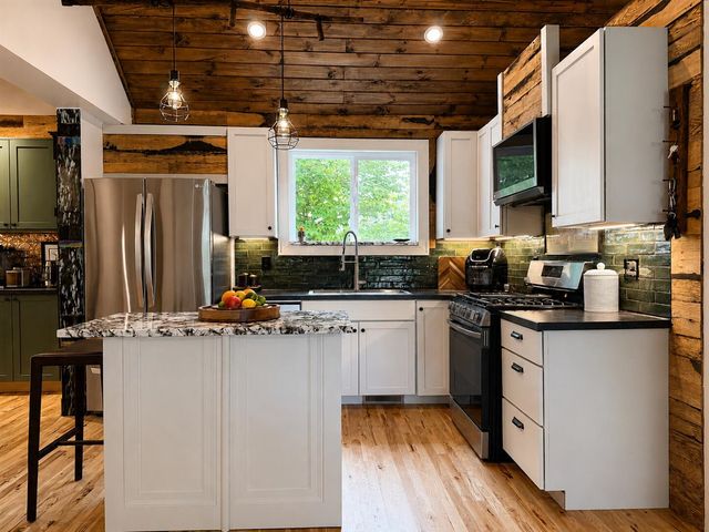 211 E Sycamore Street, Three Oaks, MI 49128