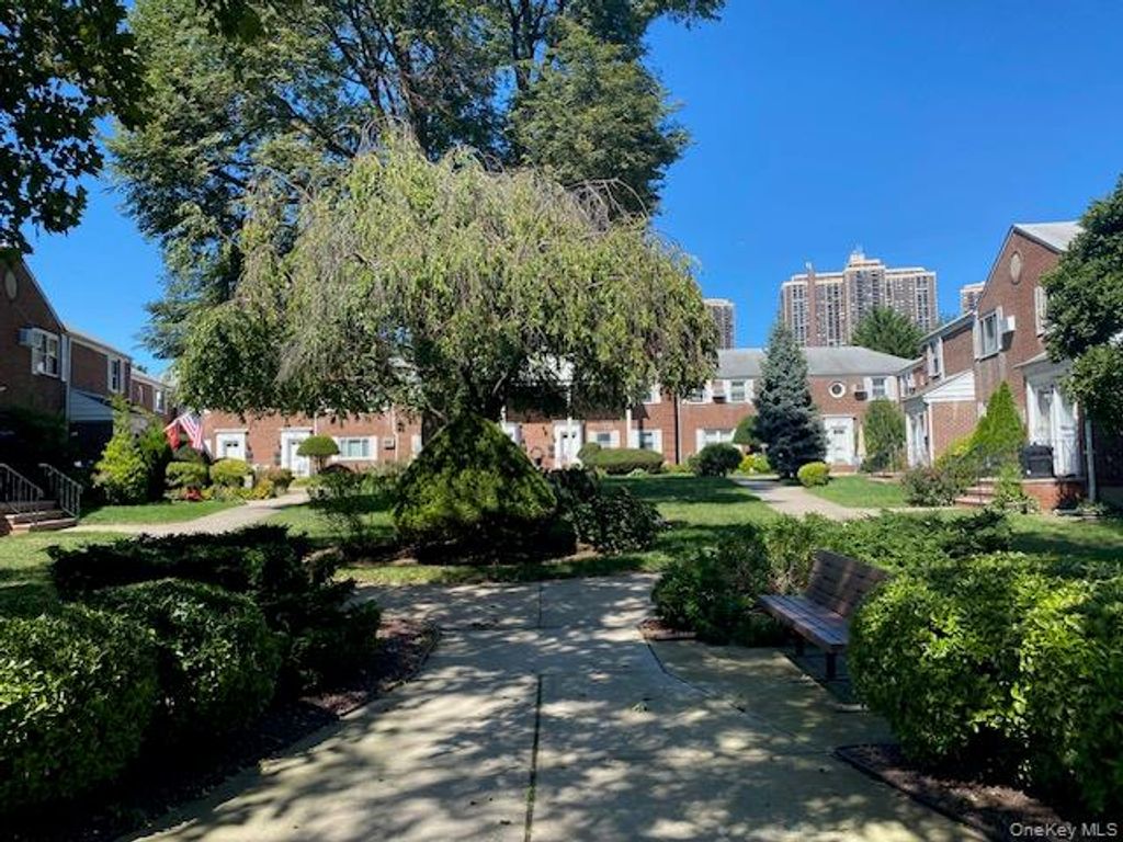 260-45 73rd Avenue A-1, Glen Oaks, NY 11004 — photo 2