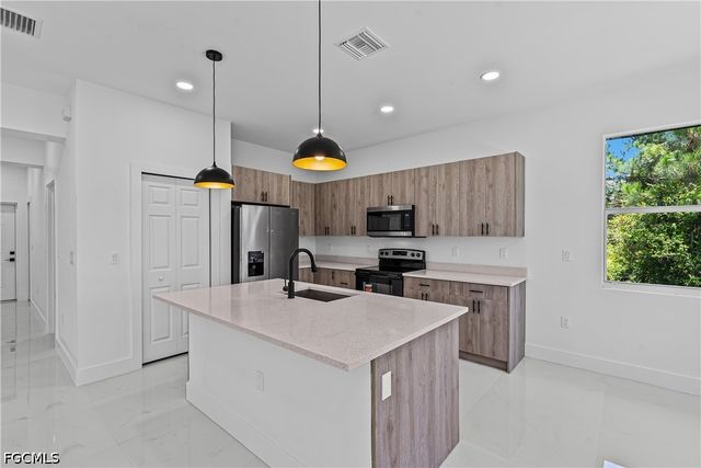 3203 66th ST W, Lehigh Acres, FL 33971