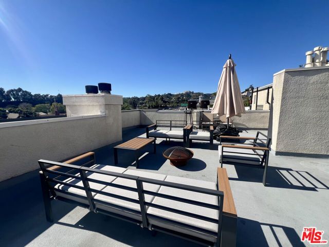 390 S Sepulveda Boulevard A302, Los Angeles, CA 90049