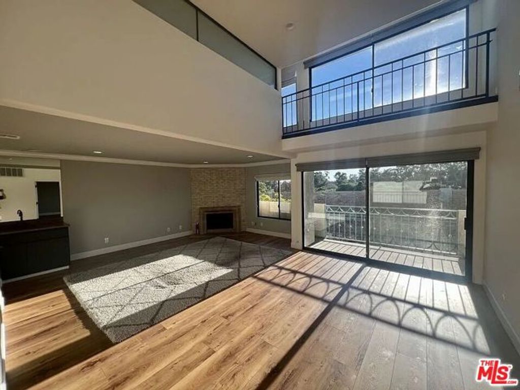 390 S Sepulveda Boulevard A302, Los Angeles, CA 90049