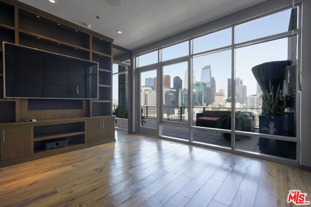 1100 S Hope Street 1714, Los Angeles, CA 90015