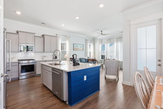 411 N Commodore Way, Summerville, SC 29483