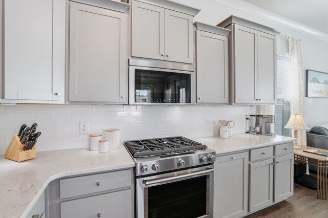 411 N Commodore Way, Summerville, SC 29483