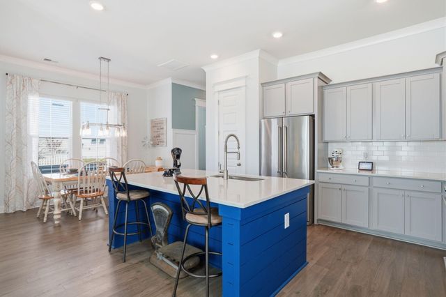 411 N Commodore Way, Summerville, SC 29483