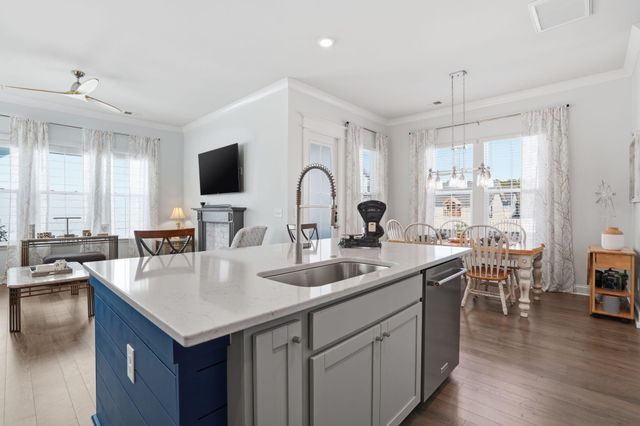 411 N Commodore Way, Summerville, SC 29483