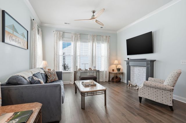 411 N Commodore Way, Summerville, SC 29483