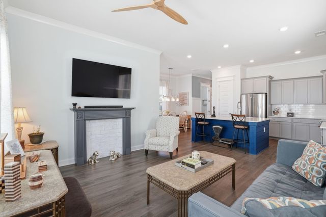 411 N Commodore Way, Summerville, SC 29483