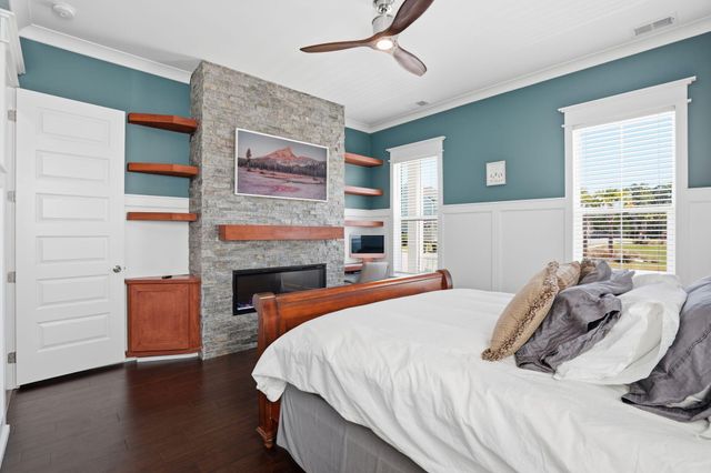 411 N Commodore Way, Summerville, SC 29483