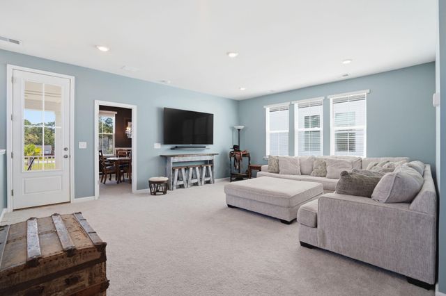 411 N Commodore Way, Summerville, SC 29483