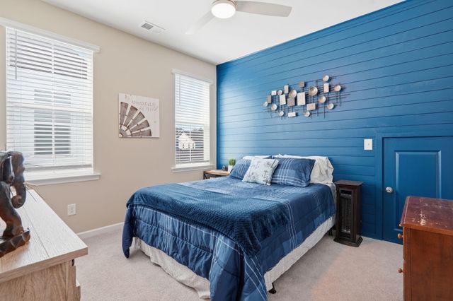 411 N Commodore Way, Summerville, SC 29483