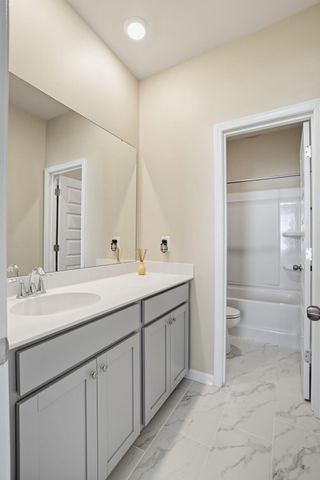 411 N Commodore Way, Summerville, SC 29483