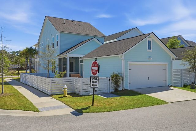 411 N Commodore Way, Summerville, SC 29483