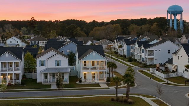 411 N Commodore Way, Summerville, SC 29483