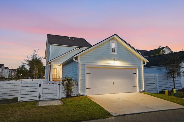 411 N Commodore Way, Summerville, SC 29483